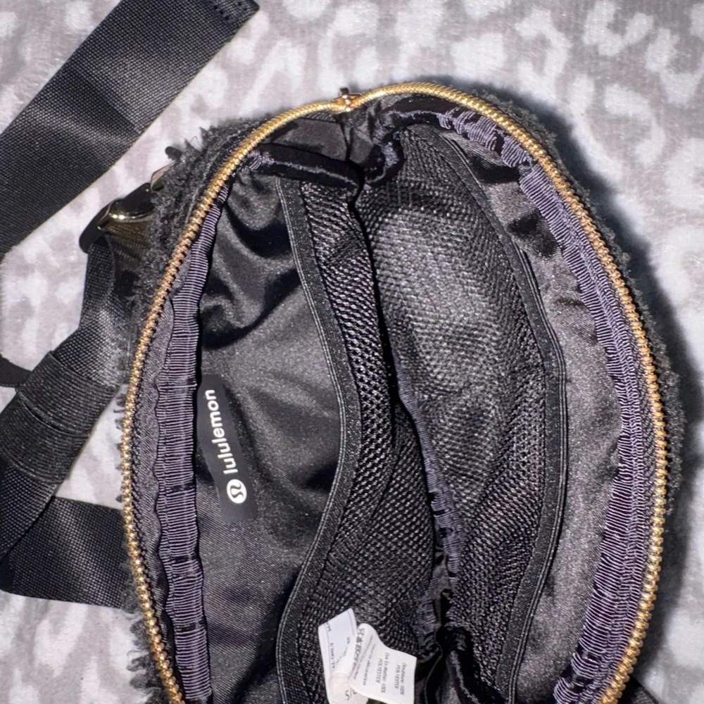 Lululemon Black Sherpa Belt Bag NWOT